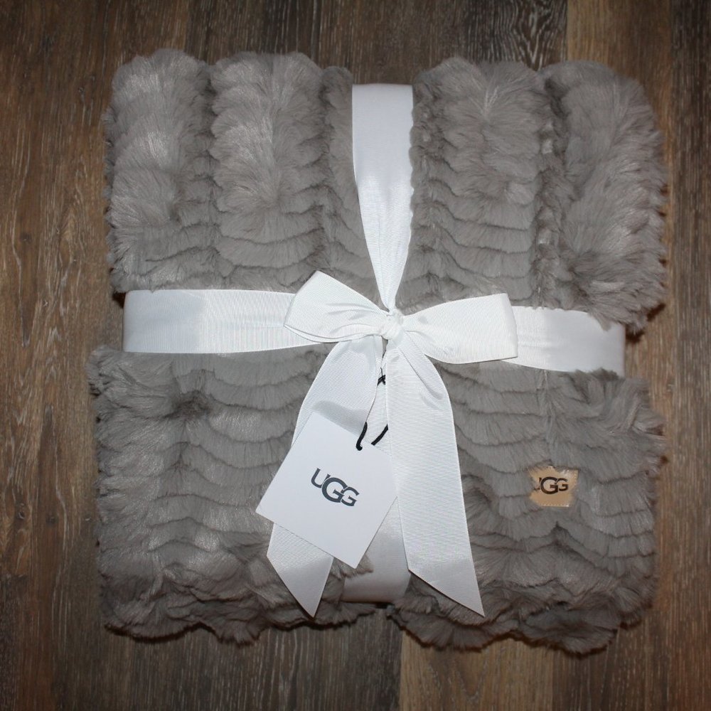 NWT UGG PLUSH FUR WAVE THROW TAN 50 X 70